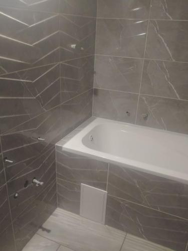 eee0f6e8-c098-4daa-9320-bb0d4570fa0d